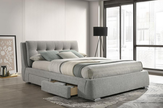 Cama Queen con paneles de almacenaje tapizados Fenbrook en gris 300523Q 