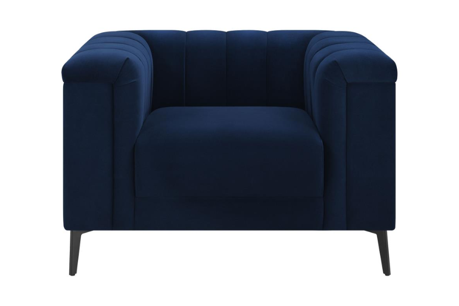 Sillón capitoné con brazos tipo smoking tapizado en color azul 509213 