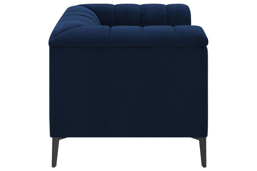 Sillón capitoné con brazos tipo smoking tapizado en color azul 509213 